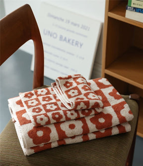 Retro Checkered Face and Bathroom Towels