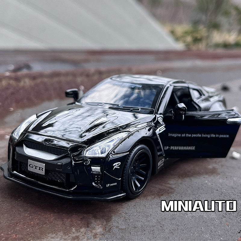 NISSAN GTR Car Metal Toy